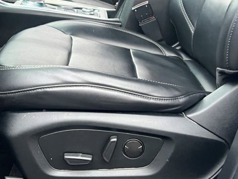 Used 2022 Ford Explorer XLT w/ Equipment Group 202A image 17