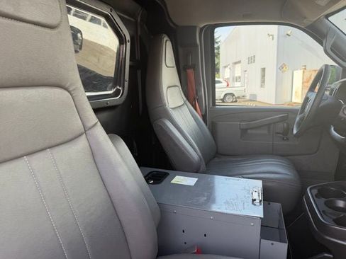 Used 2018 Chevrolet Express 2500 w/ Driver Convenience Package RWD image 16