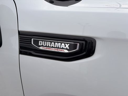 Used 2024 GMC Sierra 1500 Elevation AWD/4WD image 3