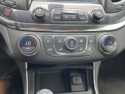 Used 2016 Chevrolet Impala LT w/ Convenience Package FWD image 22