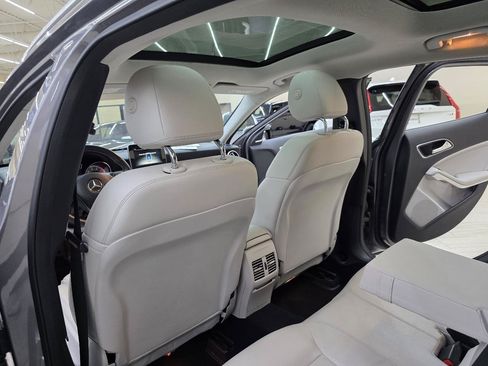 Used 2017 Mercedes-Benz GLA 250 w/ Premium Package image 27