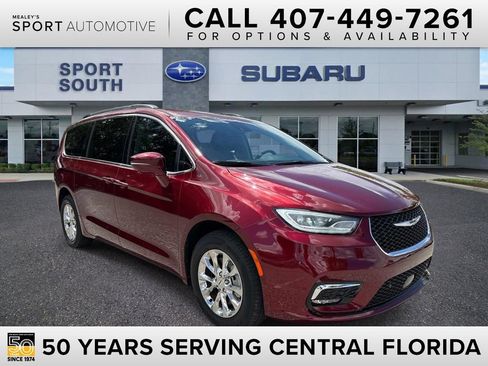 Used 2022 Chrysler Pacifica Touring-L w/ Uconnect Theater Family Group AWD/4WD image 1