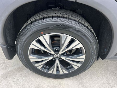 Used 2021 Nissan Rogue SV w/ Premium Package image 17