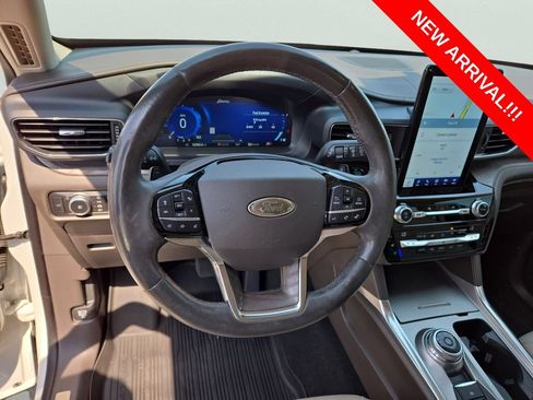 Used 2021 Ford Explorer Platinum w/ Equipment Group 601A AWD/4WD image 19
