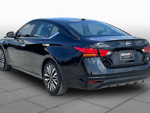 Used 2024 Nissan Altima 2.5 SV FWD image 11