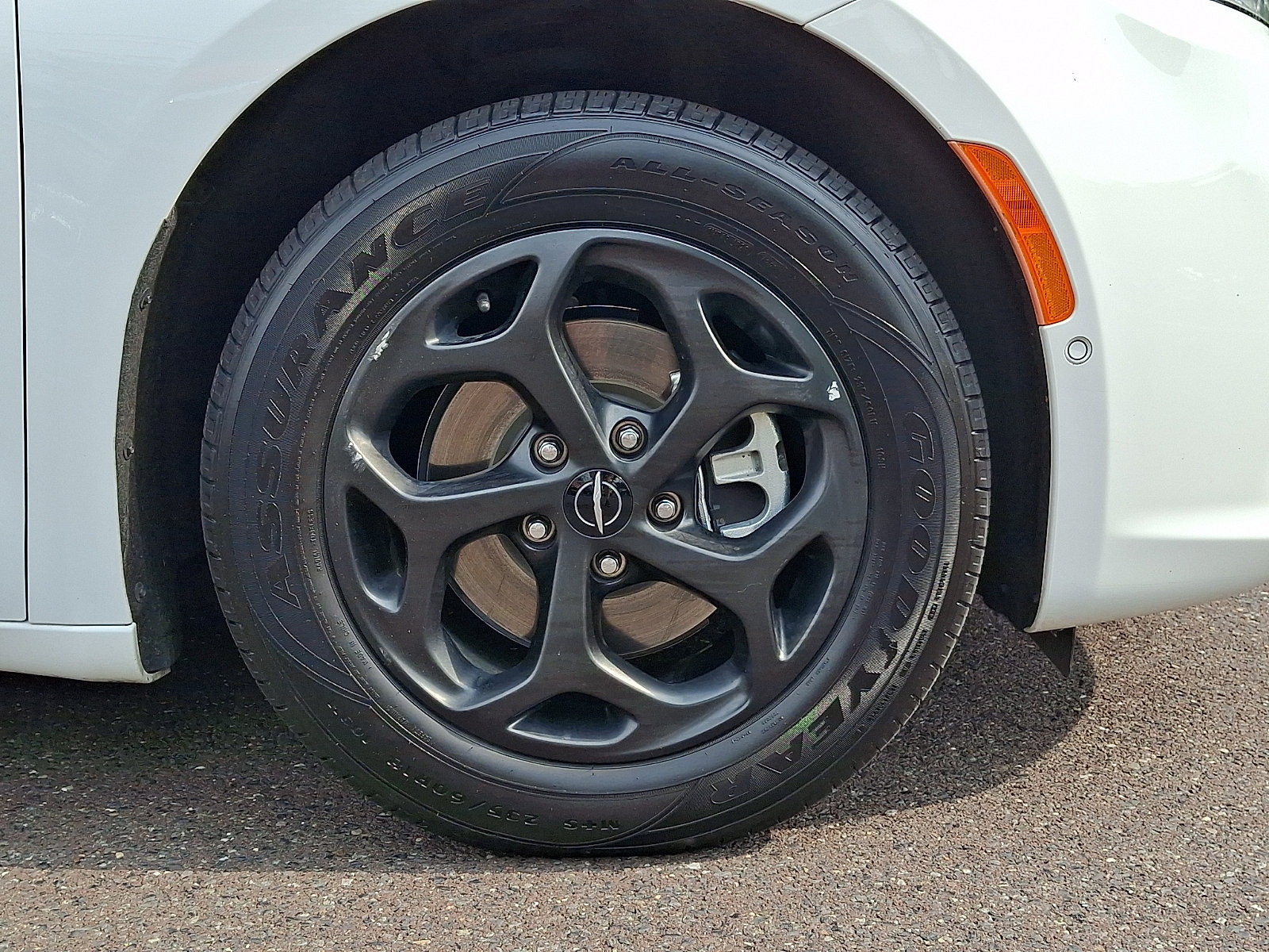 Used 2024 Chrysler Pacifica Limited FWD image 8