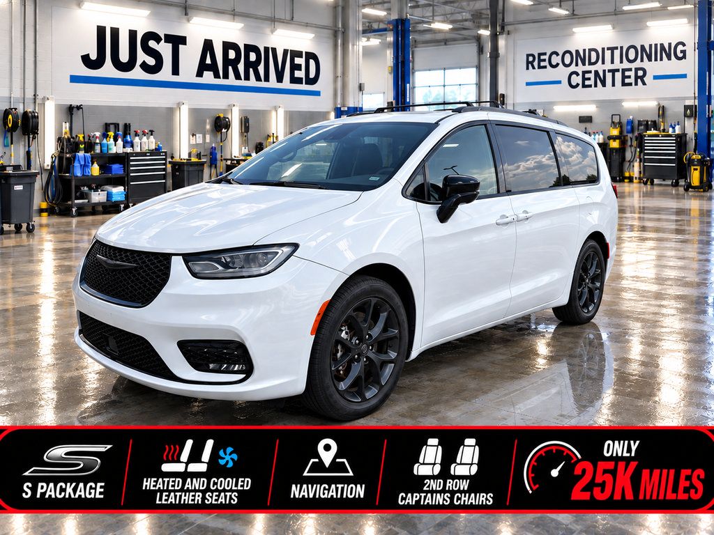 Used 2025 Chrysler Pacifica Limited FWD image 1