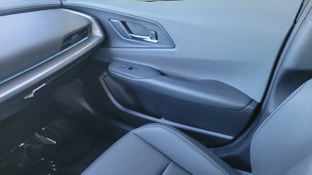 Used 2025 Toyota Prius XLE FWD image 13