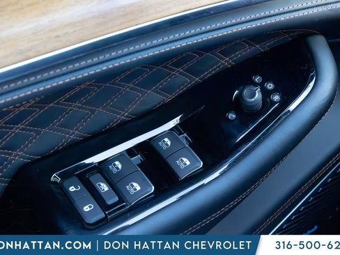 Used 2022 Jeep Grand Cherokee Summit AWD/4WD image 8