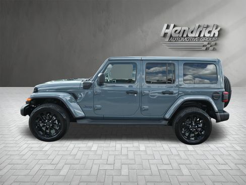 Used 2025 Jeep Wrangler Unlimited Sahara AWD/4WD image 7