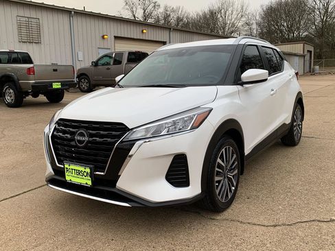 Used 2024 Nissan Kicks SV image 4