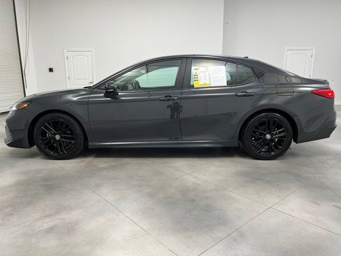 Used 2025 Toyota Camry SE image 4