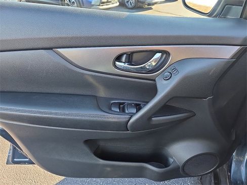 Used 2015 Nissan Rogue SV image 13