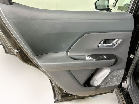 Used 2025 Nissan Kicks SV AWD/4WD image 24