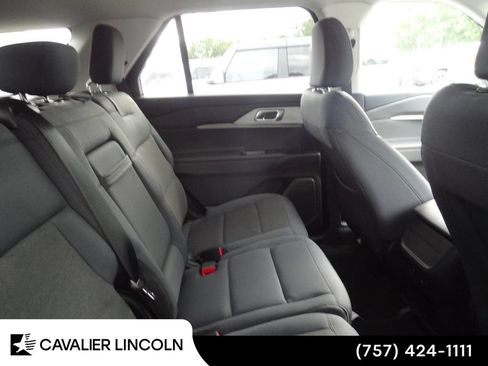 Used 2026 Ford Explorer Active AWD/4WD image 11