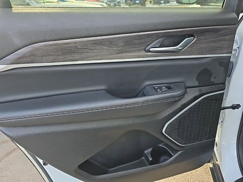 Used 2022 Jeep Grand Cherokee L Limited image 45