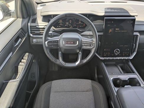 Certified 2025 GMC Acadia Elevation FWD image 17