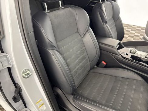 Used 2025 Mitsubishi Outlander SE image 27