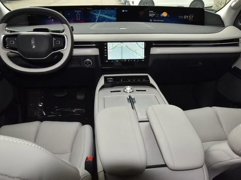 New 2026 Lincoln Navigator Reserve AWD/4WD image 17