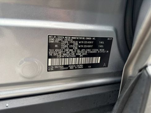 Used 2021 Toyota RAV4 XLE w/ XLE Grade Weather Package AWD/4WD image 25