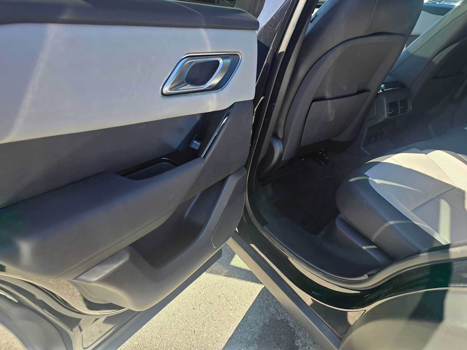 Used 2026 Land Rover Range Rover Velar S AWD/4WD image 17