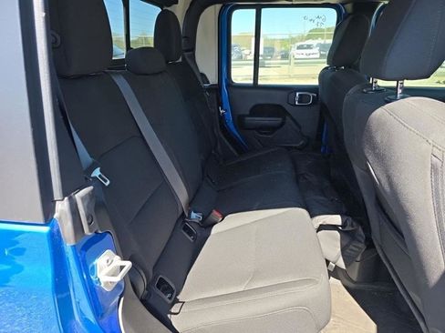 Used 2023 Jeep Gladiator Sport image 6