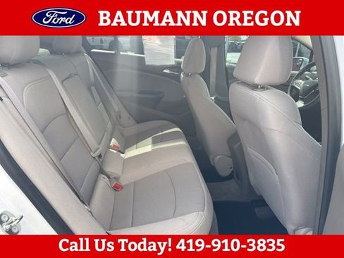 Used 2018 Chevrolet Cruze LT w/ Convenience Package FWD image 11