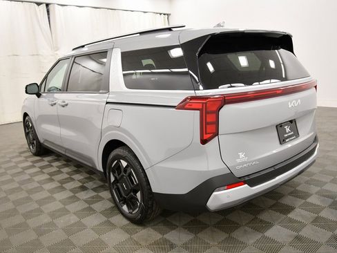 Certified 2025 Kia Carnival EX image 5