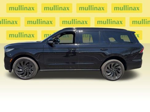 Used 2025 Lincoln Navigator Reserve w/ Jet Appearance Package image 6