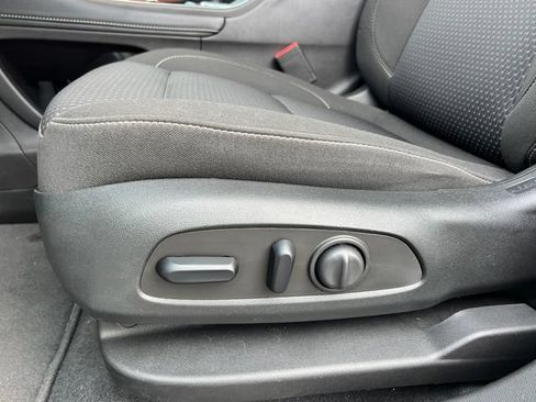 Used 2023 GMC Acadia SLE w/ Driver Convenience Package FWD image 12