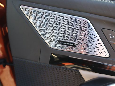 Used 2025 BMW X2 xDrive28i w/ Premium Package image 13