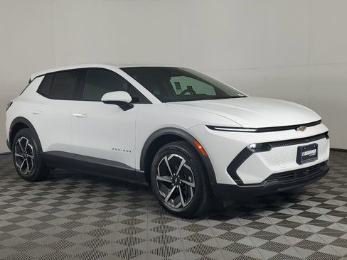 New 2026 Chevrolet Equinox EV LT image 2