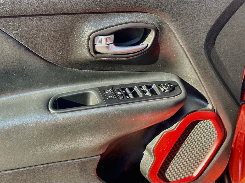 Used 2019 Jeep Renegade Trailhawk w/ Cold Weather Group II AWD/4WD image 18