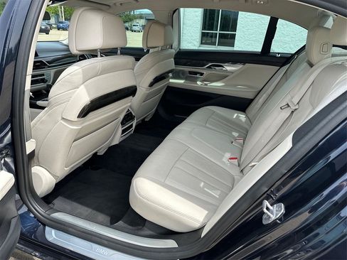 Used 2019 BMW 740i w/ Executive Package RWD image 10