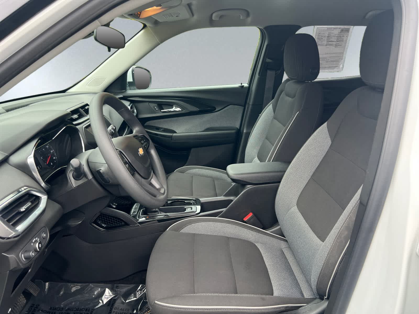 Used 2023 Chevrolet TrailBlazer LT FWD image 11