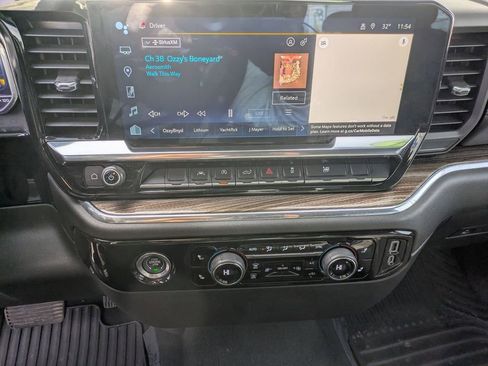 Used 2024 Chevrolet Silverado 1500 RST AWD/4WD image 16