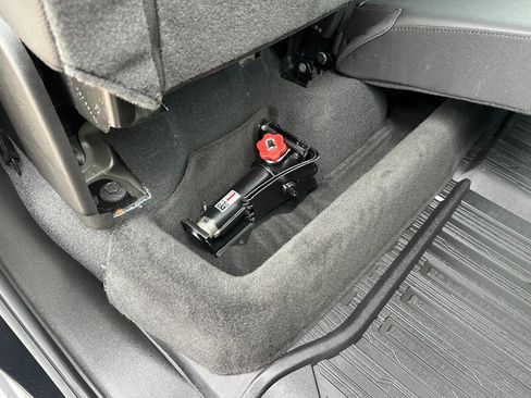 Used 2023 GMC Sierra 2500 Denali w/ Denali Ultimate Package image 28