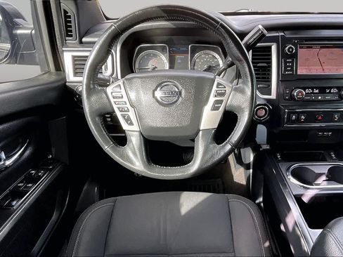Used 2019 Nissan Titan SV w/ SV Convenience Package RWD image 6