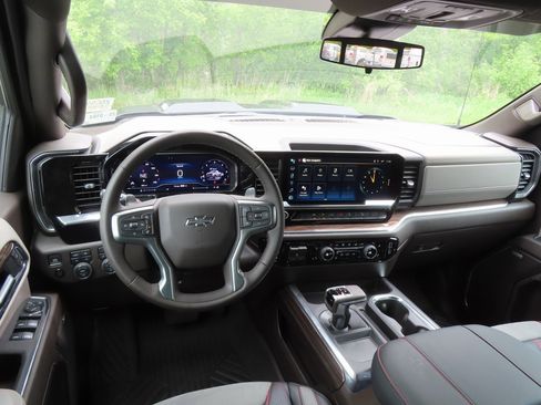 New 2025 Chevrolet Silverado 1500 LT Trail Boss w/ Convenience Package II image 4