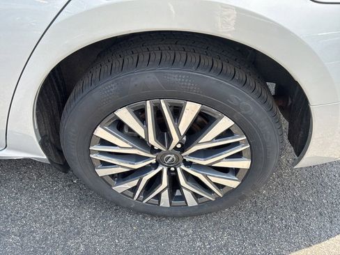 Certified 2024 Nissan Altima 2.5 SV AWD/4WD image 11
