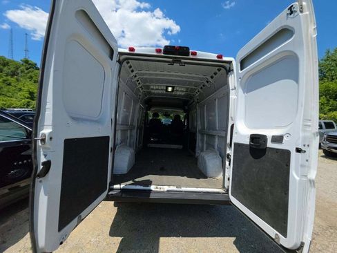 Used 2025 RAM ProMaster 2500 w/ Convenience Group FWD image 10
