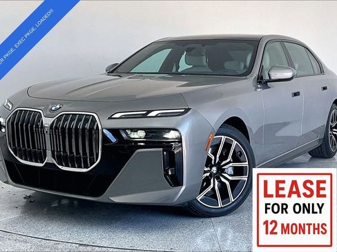 Used 2023 BMW 740i image 16