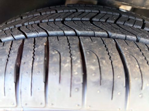 Used 2021 Chevrolet Bolt Premier w/ Infotainment Package image 33