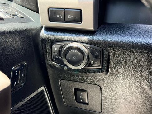 Used 2015 Ford F150 Lariat w/ Equipment Group 502A Luxury AWD/4WD image 39