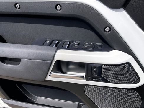 Used 2021 Land Rover Defender 110 X-Dynamic SE image 34