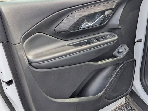 Used 2024 GMC Terrain SLE w/ Driver Convenience Package image 18