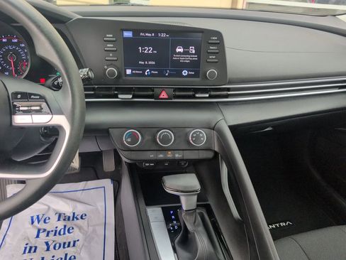 Certified 2023 Hyundai Elantra SE FWD image 18