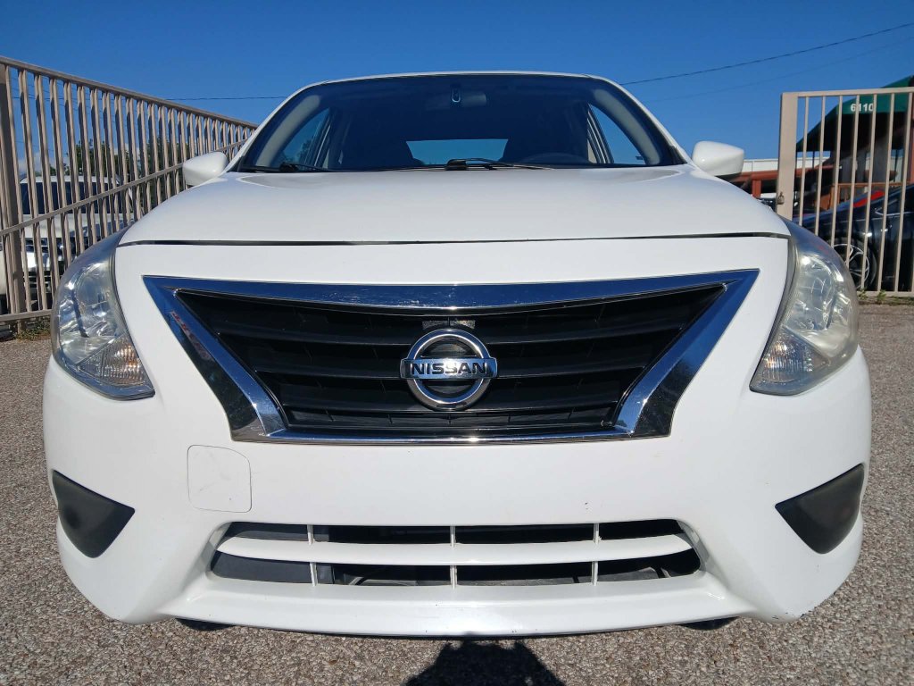 Used 2016 Nissan Versa SV FWD image 2