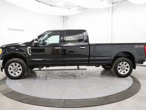 Used 2017 Ford F250 Lariat w/ Chrome Package image 4