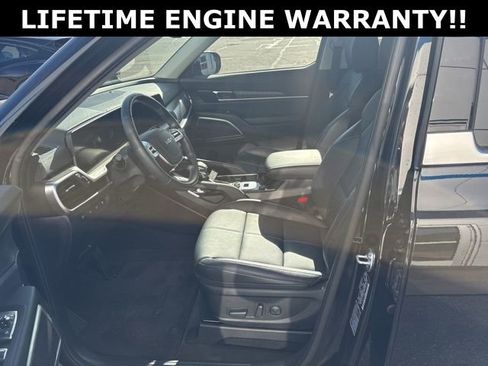 Used 2025 Kia Telluride EX image 9
